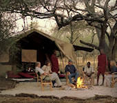 OnsKenia,  Porini camp kampvuur Amboseli Nationaal Park