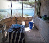 Munira Island Camp is een klein rustiek kamp op Kiwayu aan de kust van Kenia