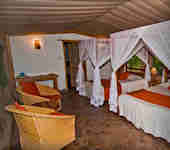 Oloshaiki Camp is een eco-vriendelijke klein permanent luxe tenten kamp, centraal gelegen in de Masai Mara aan de Talek rivier.