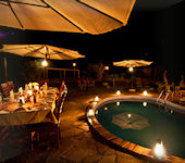 OnsKenia,Murera Springs Eco Lodge  dineren bij het zwembad Meru Nationaal Park in Kenia. 