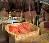 Migunga Forest Camp lounge, Lake Manyara nationaal park Tanzania