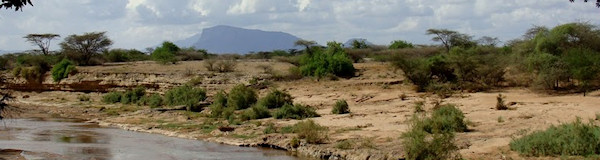 Shaba Nationaal reservaat panorama over de ewaso ngiro in Kenia