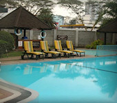 Jacaranda hotel zwembad Westlands Nairobi