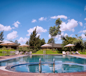 Acacia Farm Lodge, zwembad en inheemse tuin Tanzania