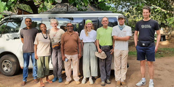 Kenia | Familie reizen | Prive safari reizen | Safari en Strand |  Afscheidfoto kantoor Diani Beach  - augustus 2022 | OnsKenia