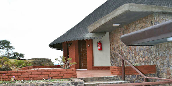 Ngorongoro Sopa Lodge  standaard kamer ingang, Ngorongoro Krater in Tanzania